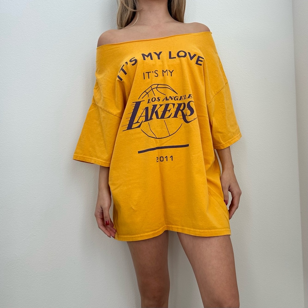Los Angeles Lakers off the shoulde Tee
